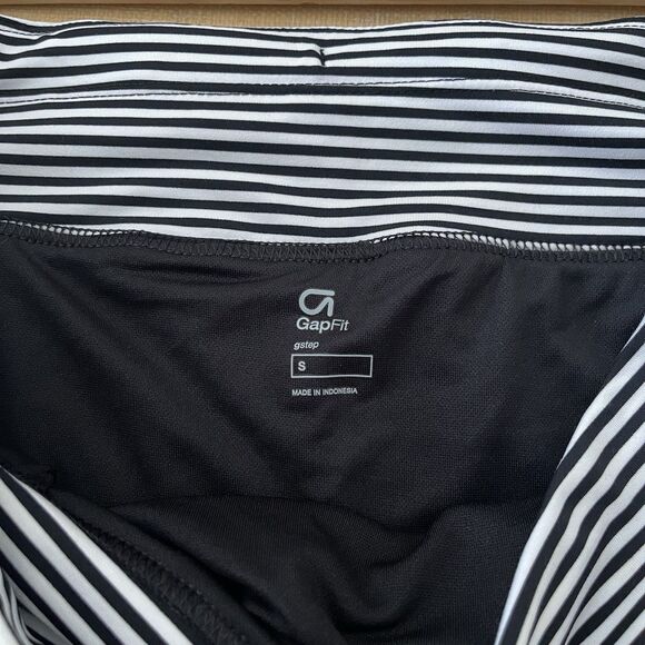 Gap Fit Black Athletic Bike Shorts S Activewear White Stripes Zip Pocket GStep - Picture 9 of 10